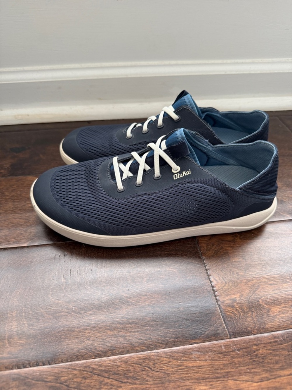 OluKai Moku Pae Drop-In Heel Sneaker Shoes Trench Blue Off White Men Sz 9.5